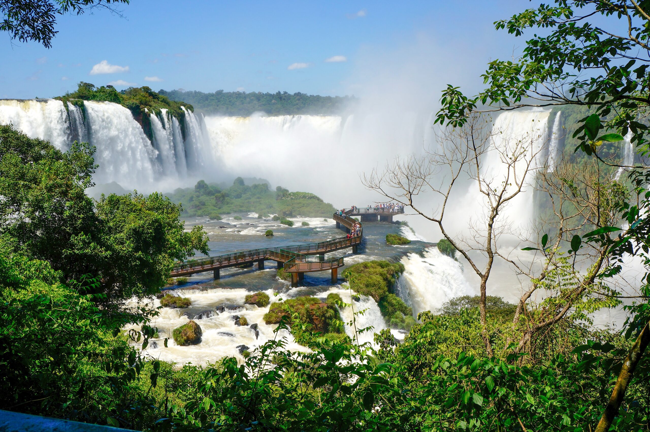 the-beautiful-iguazu-falls-in-brazil-2024-10-18-05-07-29-utc