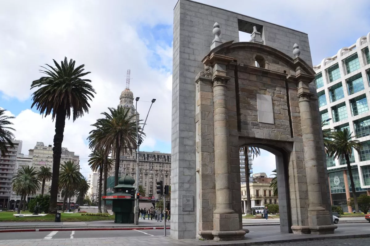 Puerta-de-la-Ciudadela-montevideo-uruguai-1.jpg