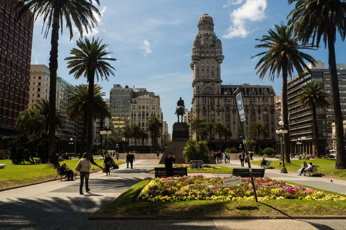 plaza-independencia-montevideo-uruguai.jpg